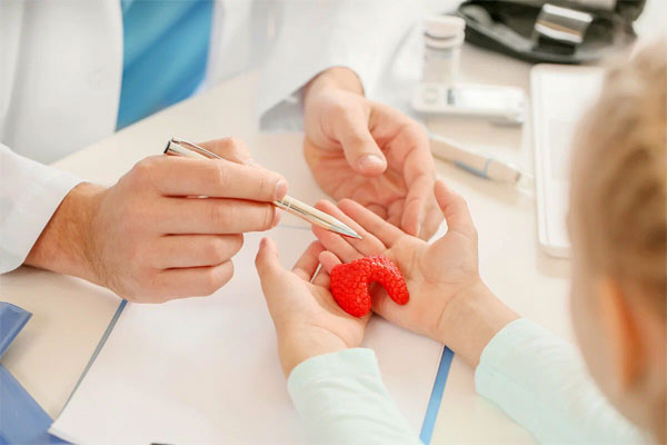 چرا مشاوره با پروفسور غدد در کودکان ضروری است